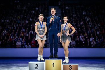 Figure Skating Victory 3 people