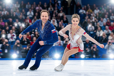 Figure skating dynamic pose